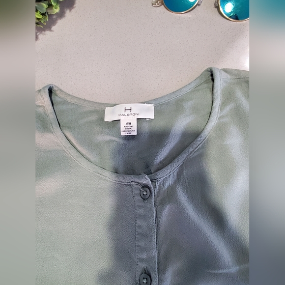 HALSTON Jolie haut sans manche avec boutons vert sauge - Picture 4 of 6